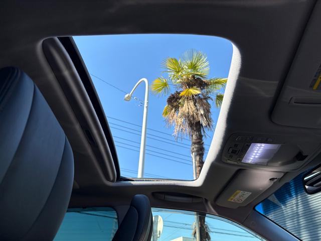 クラウンマジェスタ Fバージョン■サンルーフ■黒本革シート■メーカー純正ナビ ■アラウンドビューモニター■全席イージークロージャー■二列目エアコン■RSRダウンサス■シートヒーター/クーラー■18インチアルミ■プリクラ■レーダクルーズ■BSM■LEDヘッド/フォグ■ETC■(4枚目)