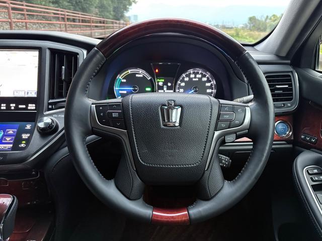 クラウンマジェスタ Fバージョン■サンルーフ■黒本革シート■メーカー純正ナビ ■アラウンドビューモニター■全席イージークロージャー■二列目エアコン■RSRダウンサス■シートヒーター/クーラー■18インチアルミ■プリクラ■レーダクルーズ■BSM■LEDヘッド/フォグ■ETC■(17枚目)