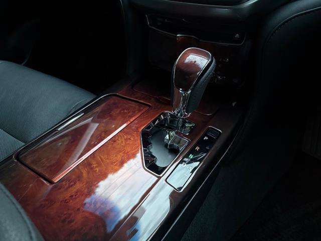 クラウンマジェスタ Fバージョン■サンルーフ■黒本革シート■メーカー純正ナビ ■アラウンドビューモニター■全席イージークロージャー■二列目エアコン■RSRダウンサス■シートヒーター/クーラー■18インチアルミ■プリクラ■レーダクルーズ■BSM■LEDヘッド/フォグ■ETC■(31枚目)