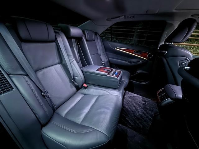 クラウンマジェスタ Fバージョン■サンルーフ■黒本革シート■メーカー純正ナビ ■アラウンドビューモニター■全席イージークロージャー■二列目エアコン■RSRダウンサス■シートヒーター/クーラー■18インチアルミ■プリクラ■レーダクルーズ■BSM■LEDヘッド/フォグ■ETC■(33枚目)