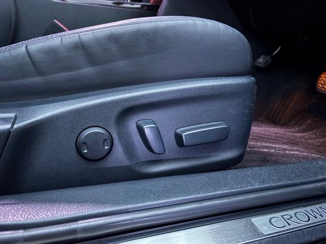 クラウンマジェスタ Fバージョン■サンルーフ■黒本革シート■メーカー純正ナビ ■アラウンドビューモニター■全席イージークロージャー■二列目エアコン■RSRダウンサス■シートヒーター/クーラー■18インチアルミ■プリクラ■レーダクルーズ■BSM■LEDヘッド/フォグ■ETC■(35枚目)