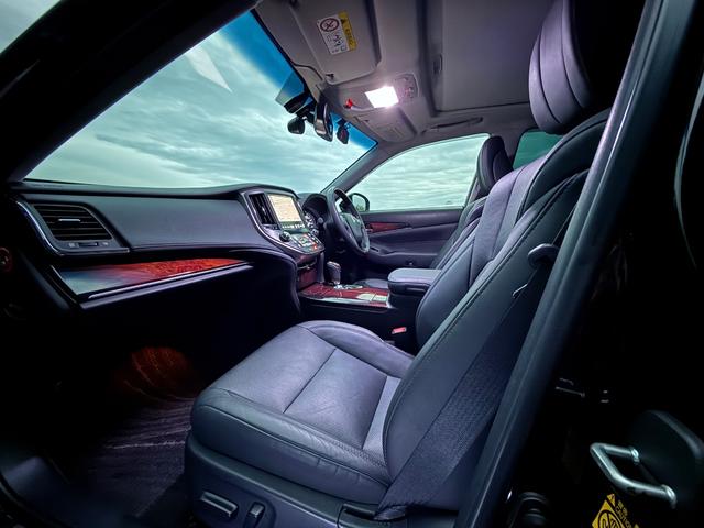 クラウンマジェスタ Fバージョン■サンルーフ■黒本革シート■メーカー純正ナビ ■アラウンドビューモニター■全席イージークロージャー■二列目エアコン■RSRダウンサス■シートヒーター/クーラー■18インチアルミ■プリクラ■レーダクルーズ■BSM■LEDヘッド/フォグ■ETC■(42枚目)