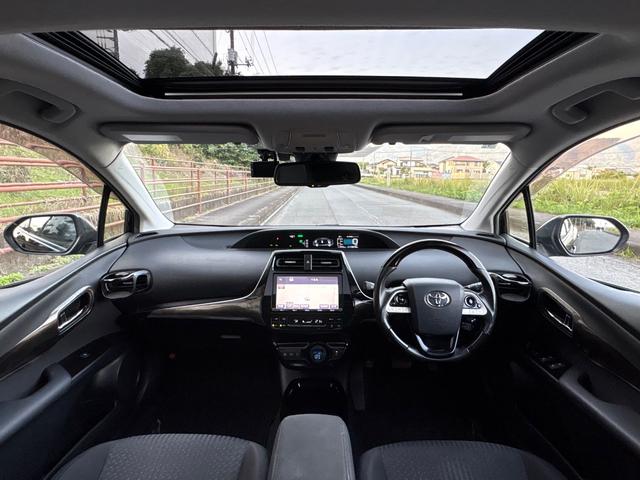 プリウス A■モデリスタフルエアロ■サンルーフ■純正9インチナビ LEDヘッド/フォグランプ■純正15インチアルミ■セーフティセンス■セーフティセンス■プリクラッシュ■レーダクルーズコントロール■ブラインドスポットモニター■バックカメラ■ETC■100V■(3枚目)