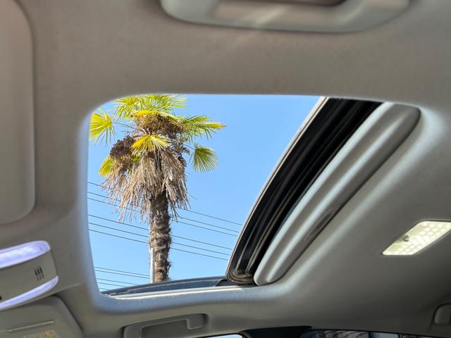 プリウス A■モデリスタフルエアロ■サンルーフ■純正9インチナビ LEDヘッド/フォグランプ■純正15インチアルミ■セーフティセンス■セーフティセンス■プリクラッシュ■レーダクルーズコントロール■ブラインドスポットモニター■バックカメラ■ETC■100V■(4枚目)