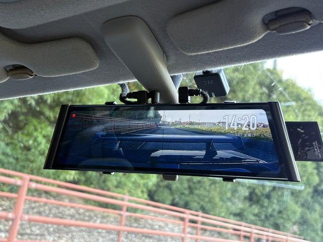 スカイライン 25GT-Vクーペ■後期型■TEIN車高調■RAYS17AW ■修復歴無し■HIDヘッドライト■ドライブレコーダー前/後■キーレス■オートエアコン■社外ナビ■CDデッキ■コンビハンドル■ETC(23枚目)