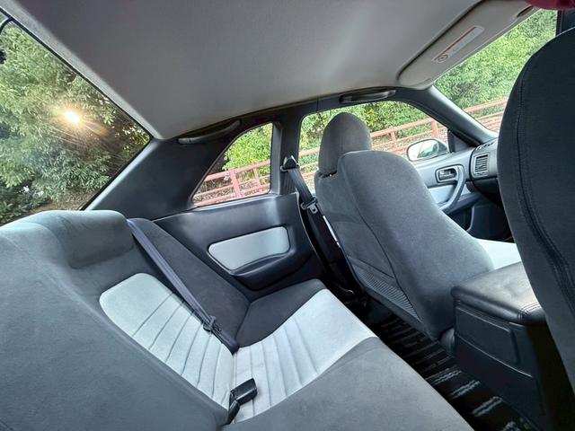 スカイライン 25GT-Vクーペ■後期型■TEIN車高調■RAYS17AW ■修復歴無し■HIDヘッドライト■ドライブレコーダー前/後■キーレス■オートエアコン■社外ナビ■CDデッキ■コンビハンドル■ETC(28枚目)