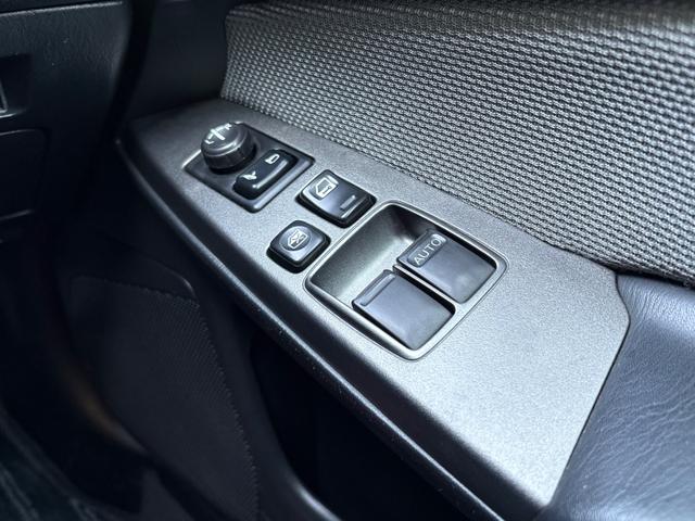 スカイライン 25GT-Vクーペ■後期型■TEIN車高調■RAYS17AW ■修復歴無し■HIDヘッドライト■ドライブレコーダー前/後■キーレス■オートエアコン■社外ナビ■CDデッキ■コンビハンドル■ETC(31枚目)