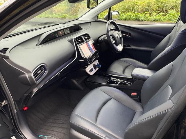 プリウス Aツーリングセレクション■モデリスタフルエアロ■黒本革シート ■アルパイン9インチナビ■LEDヘッド/フォグランプ■シートヒーター■バックカメラ■純正17AW■プリクラッシュ■レーダクルーズコントロール■レーンアシスト■BSM■ヘッドアップディスプレイ■ETC(30枚目)