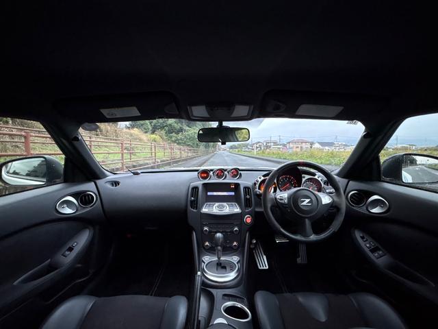 フェアレディZ ニスモ■ワンオーナー車■スポーツリセッティング実施済み ■ニスモフロントバンパー■ニスモ2本出しマフラー■ニスモハーフレザー■純正19インチ■HIDヘッド■メーカー純正ナビ■バックカメラ■CD■DVD■Bluetooth■USB■ETC(3枚目)