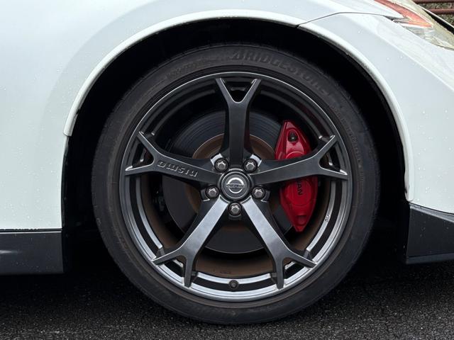 フェアレディZ ニスモ■ワンオーナー車■スポーツリセッティング実施済み ■ニスモフロントバンパー■ニスモ2本出しマフラー■ニスモハーフレザー■純正19インチ■HIDヘッド■メーカー純正ナビ■バックカメラ■CD■DVD■Bluetooth■USB■ETC(4枚目)
