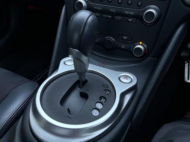 フェアレディZ ニスモ■ワンオーナー車■スポーツリセッティング実施済み ■ニスモフロントバンパー■ニスモ2本出しマフラー■ニスモハーフレザー■純正19インチ■HIDヘッド■メーカー純正ナビ■バックカメラ■CD■DVD■Bluetooth■USB■ETC(26枚目)