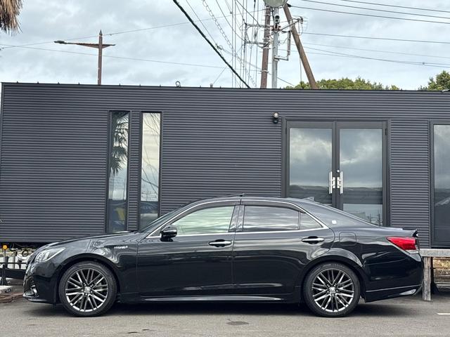 クラウンハイブリッド アスリートG■サンルーフ■黒本革シート■メーカー純正ナビ ■後期型■アドバントパッケージ■純正オプションスパッタリング18インチアルミ■LEDヘッド/フォグランプ■イージークロージャ■プリクラッシュ■レーダクルーズコントロール■コーナーセンサー■ETC(5枚目)