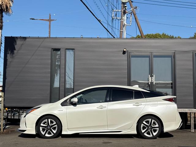 プリウス Aプレミアム ツーリングセレクション■本革シート■モデリスタ フルエアロ■純正17インチアルミ■純正9インチナビ■LEDヘッド/フォグランプ■セーフティセンスP■プリクラッシュ■レーダクルーズコントロール■ブラインドスポットモニター■コーナーセンサー■ETC(4枚目)