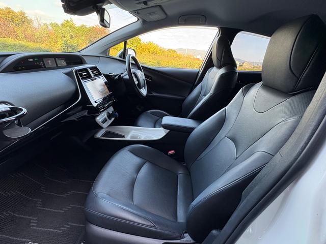 プリウス Aプレミアム ツーリングセレクション■本革シート■モデリスタ フルエアロ■純正17インチアルミ■純正9インチナビ■LEDヘッド/フォグランプ■セーフティセンスP■プリクラッシュ■レーダクルーズコントロール■ブラインドスポットモニター■コーナーセンサー■ETC(11枚目)