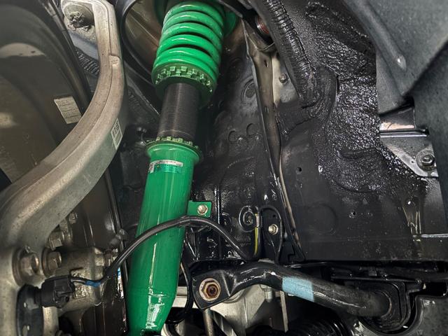 クラウンハイブリッド アスリートG■サンルーフ■黒本革シート■メーカー純正ナビ ■アドバンストパッケージ■アラウンドビューモニター■純正スパッタリング18インチアルミ■テイン(フルタップ式)車高調■フィルムガラス■シートヒーター/クーラー■レーダクルーズコントロール■ETC(7枚目)