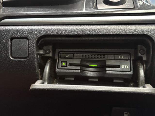 クラウンハイブリッド アスリートG■サンルーフ■黒本革シート■メーカー純正ナビ ■アドバンストパッケージ■アラウンドビューモニター■純正スパッタリング18インチアルミ■テイン(フルタップ式)車高調■フィルムガラス■シートヒーター/クーラー■レーダクルーズコントロール■ETC(13枚目)