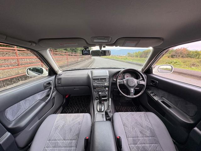 車内は、落ち着きのある車内となっております！純正ナビや、ＥＴＣなどが装備されており、数少ない良い状態の車両になります。是非一度見に来て下さい！！