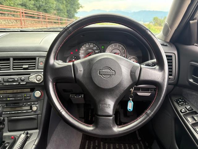 こちらの車両はキーレス車となっておりますので、鍵の開け閉めがボタン一つで可能となっているので、ボディなど傷をつける心配がありません！