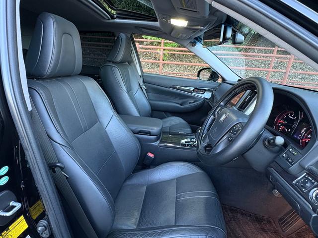 クラウン アスリートＧ■サンルーフ■黒本革シート■メーカー純正ナビ　■アドバンストパッケージ■社外１９インチアルミ■フィルムガラス■全席イージークロージャー■社外テール■シートヒーター／クーラー■プリクラッシュ■レーダクルーズコントロール■ドラレコ■バックカメラ（8枚目）