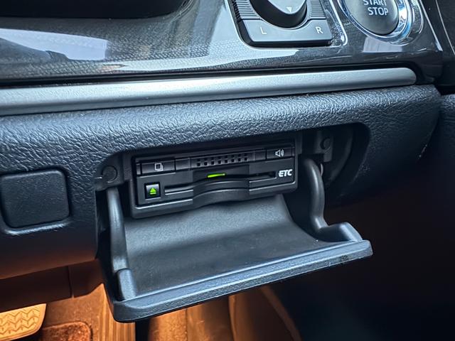 クラウン アスリートＧ■サンルーフ■黒本革シート■メーカー純正ナビ　■アドバンストパッケージ■社外１９インチアルミ■フィルムガラス■全席イージークロージャー■社外テール■シートヒーター／クーラー■プリクラッシュ■レーダクルーズコントロール■ドラレコ■バックカメラ（16枚目）