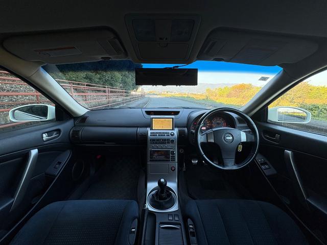 スカイライン 350GT■6速マニュアル■純正18インチアルミ■7万キロ台 ■HIDヘッドランプ■パワーシート■クーペ■ブレンボキャリパー■オートエアコン■フロントフォグランプ■純正オプションホワイトパール(QX1)■タイヤ溝有(3枚目)