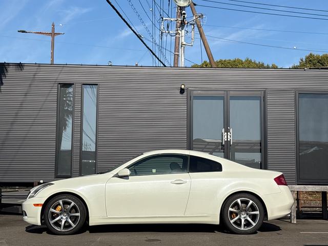 スカイライン 350GT■6速マニュアル■純正18インチアルミ■7万キロ台 ■HIDヘッドランプ■パワーシート■クーペ■ブレンボキャリパー■オートエアコン■フロントフォグランプ■純正オプションホワイトパール(QX1)■タイヤ溝有(6枚目)