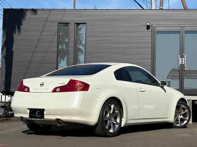 スカイライン 350GT■6速マニュアル■純正18インチアルミ■7万キロ台 ■HIDヘッドランプ■パワーシート■クーペ■ブレンボキャリパー■オートエアコン■フロントフォグランプ■純正オプションホワイトパール(QX1)■タイヤ溝有(7枚目)