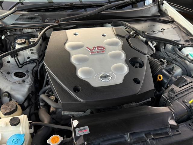 スカイライン 350GT■6速マニュアル■純正18インチアルミ■7万キロ台 ■HIDヘッドランプ■パワーシート■クーペ■ブレンボキャリパー■オートエアコン■フロントフォグランプ■純正オプションホワイトパール(QX1)■タイヤ溝有(8枚目)