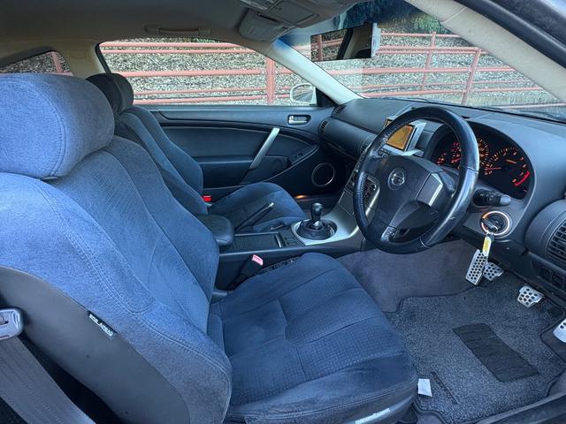 スカイライン 350GT■6速マニュアル■純正18インチアルミ■7万キロ台 ■HIDヘッドランプ■パワーシート■クーペ■ブレンボキャリパー■オートエアコン■フロントフォグランプ■純正オプションホワイトパール(QX1)■タイヤ溝有(11枚目)