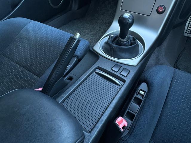 スカイライン 350GT■6速マニュアル■純正18インチアルミ■7万キロ台 ■HIDヘッドランプ■パワーシート■クーペ■ブレンボキャリパー■オートエアコン■フロントフォグランプ■純正オプションホワイトパール(QX1)■タイヤ溝有(12枚目)