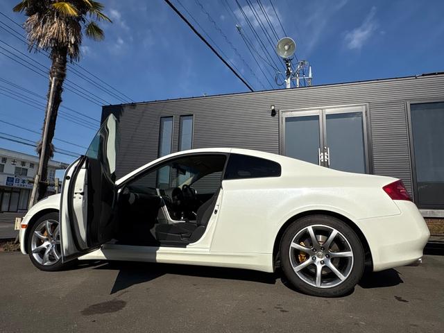 スカイライン 350GT■6速マニュアル■純正18インチアルミ■7万キロ台 ■HIDヘッドランプ■パワーシート■クーペ■ブレンボキャリパー■オートエアコン■フロントフォグランプ■純正オプションホワイトパール(QX1)■タイヤ溝有(16枚目)