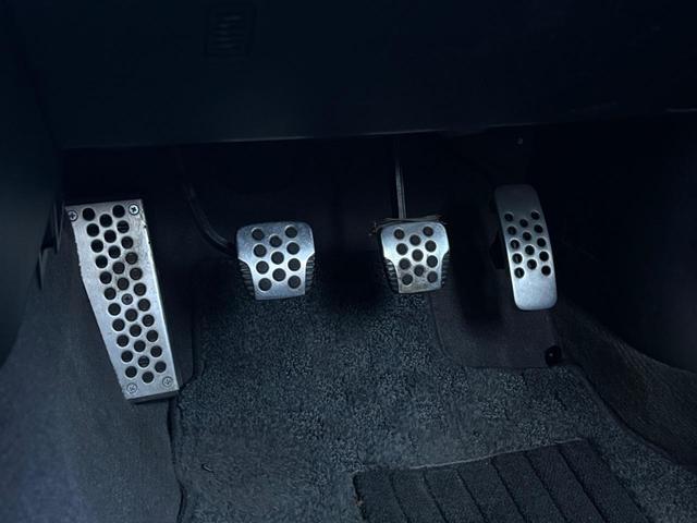 スカイライン 350GT■6速マニュアル■純正18インチアルミ■7万キロ台 ■HIDヘッドランプ■パワーシート■クーペ■ブレンボキャリパー■オートエアコン■フロントフォグランプ■純正オプションホワイトパール(QX1)■タイヤ溝有(29枚目)