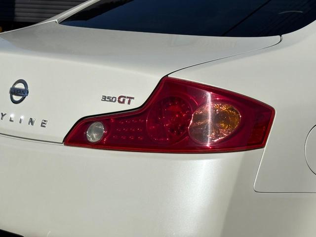 スカイライン 350GT■6速マニュアル■純正18インチアルミ■7万キロ台 ■HIDヘッドランプ■パワーシート■クーペ■ブレンボキャリパー■オートエアコン■フロントフォグランプ■純正オプションホワイトパール(QX1)■タイヤ溝有(32枚目)