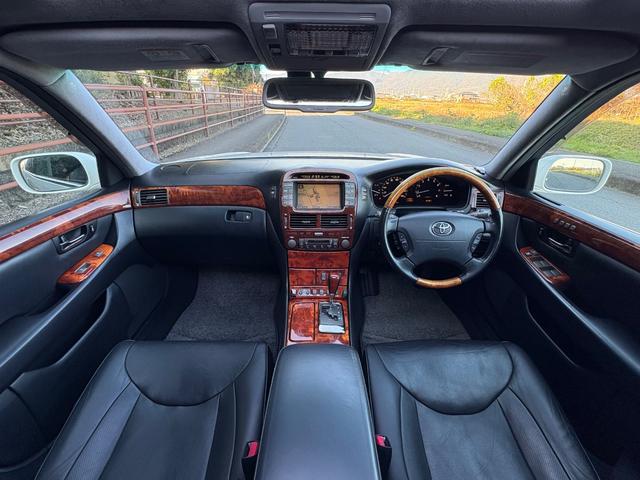 セルシオ Ｃ仕様　インテリアセレクション■黒本革シート■サンルーフ　■純正オプションフロントリップ■マクレビプレミアムサウンド■メーカー純正ナビ■社外１９ＡＷ■全席シートヒーター＆クーラー■パワーシート■電動サンシェード■バックカメラ■全席イージークロージャー■ＥＴＣ（3枚目）