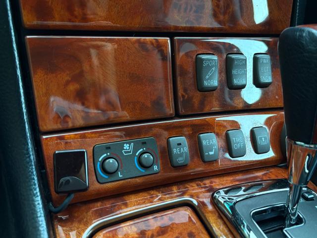 セルシオ Ｃ仕様　インテリアセレクション■黒本革シート■サンルーフ　■純正オプションフロントリップ■マクレビプレミアムサウンド■メーカー純正ナビ■社外１９ＡＷ■全席シートヒーター＆クーラー■パワーシート■電動サンシェード■バックカメラ■全席イージークロージャー■ＥＴＣ（10枚目）