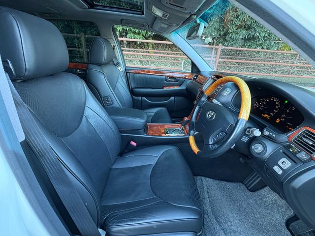 セルシオ Ｃ仕様　インテリアセレクション■黒本革シート■サンルーフ　■純正オプションフロントリップ■マクレビプレミアムサウンド■メーカー純正ナビ■社外１９ＡＷ■全席シートヒーター＆クーラー■パワーシート■電動サンシェード■バックカメラ■全席イージークロージャー■ＥＴＣ（13枚目）