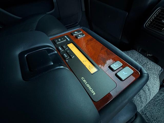 セルシオ Ｃ仕様　インテリアセレクション■黒本革シート■サンルーフ　■純正オプションフロントリップ■マクレビプレミアムサウンド■メーカー純正ナビ■社外１９ＡＷ■全席シートヒーター＆クーラー■パワーシート■電動サンシェード■バックカメラ■全席イージークロージャー■ＥＴＣ（17枚目）