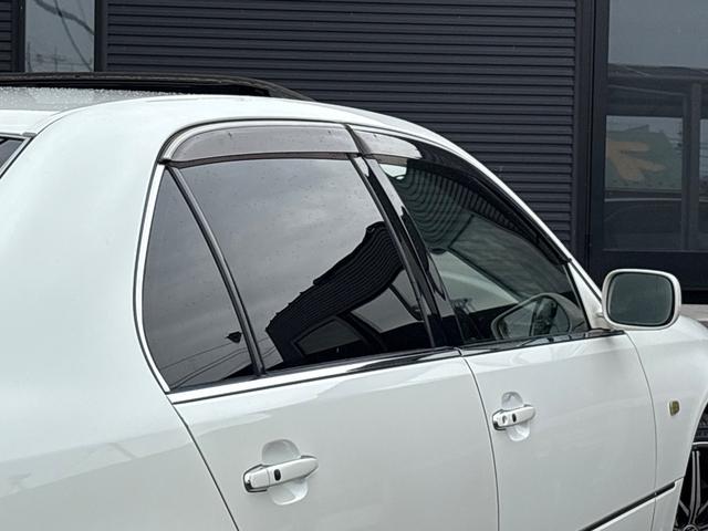 セルシオ Ｃ仕様　インテリアセレクション■黒本革シート■サンルーフ　■純正オプションフロントリップ■マクレビプレミアムサウンド■メーカー純正ナビ■社外１９ＡＷ■全席シートヒーター＆クーラー■パワーシート■電動サンシェード■バックカメラ■全席イージークロージャー■ＥＴＣ（19枚目）