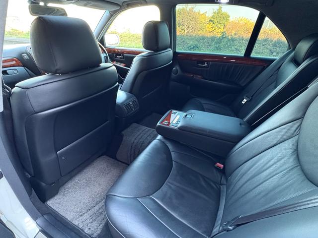 セルシオ Ｃ仕様　インテリアセレクション■黒本革シート■サンルーフ　■純正オプションフロントリップ■マクレビプレミアムサウンド■メーカー純正ナビ■社外１９ＡＷ■全席シートヒーター＆クーラー■パワーシート■電動サンシェード■バックカメラ■全席イージークロージャー■ＥＴＣ（31枚目）