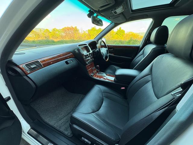 セルシオ Ｃ仕様　インテリアセレクション■黒本革シート■サンルーフ　■純正オプションフロントリップ■マクレビプレミアムサウンド■メーカー純正ナビ■社外１９ＡＷ■全席シートヒーター＆クーラー■パワーシート■電動サンシェード■バックカメラ■全席イージークロージャー■ＥＴＣ（32枚目）