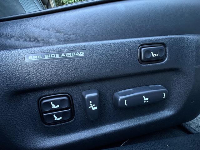 セルシオ Ｃ仕様　インテリアセレクション■黒本革シート■サンルーフ　■純正オプションフロントリップ■マクレビプレミアムサウンド■メーカー純正ナビ■社外１９ＡＷ■全席シートヒーター＆クーラー■パワーシート■電動サンシェード■バックカメラ■全席イージークロージャー■ＥＴＣ（35枚目）