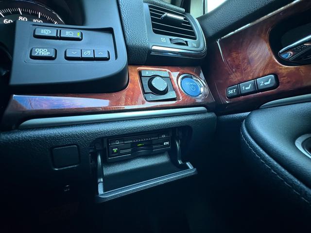 クラウンマジェスタ Fバージョン■ワンオーナー■サンルーフ■黒本革シート ■モデリスタフルエアロ■純正OP18AW■メーカー純正ナビ■Bカメラ■プレミアムサウンド■レーダクルーズ■BSM■LEDヘッド/フォグ■全席イージークロージャ■シートヒーター/クーラー■コーナーセンサ(18枚目)