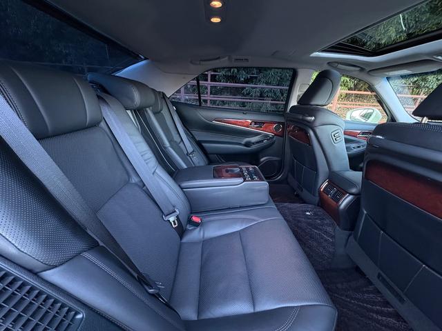 クラウンマジェスタ Fバージョン■ワンオーナー■サンルーフ■黒本革シート ■モデリスタフルエアロ■純正OP18AW■メーカー純正ナビ■Bカメラ■プレミアムサウンド■レーダクルーズ■BSM■LEDヘッド/フォグ■全席イージークロージャ■シートヒーター/クーラー■コーナーセンサ(28枚目)