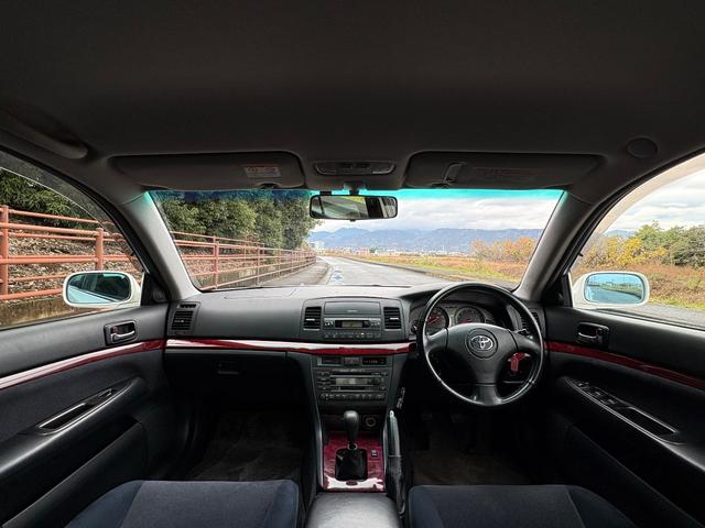 マークII グランデｉＲ－Ｖ■５速ＭＴ（公認済み）■１ＪＺ－ＧＴＥターボ　■修復歴なし■純正１７インチアルミ■純正オプショングリル■タイベル交換ステッカー有■純正トランクスポイラー■パワーシート■オートエアコン■記録簿あり■スペアキーあり■レインバイザー（3枚目）