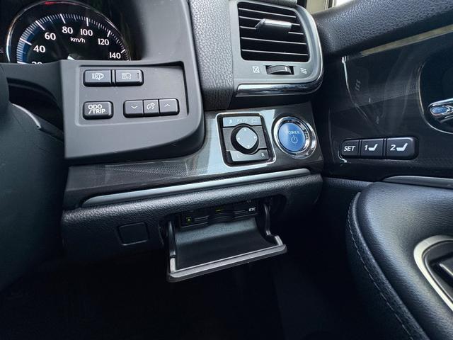 クラウンハイブリッド アスリートG■サンルーフ■黒本革シート■メーカー純正ナビ ■202ブラックボディ■ハイブリット■純正オプション18インチスパッタリングアルミ■HIDヘッド■Bカメラ■ETC■パワーシート■クルコン■シートヒーター/クーラー■ドラレコ■電動サンシェード(15枚目)