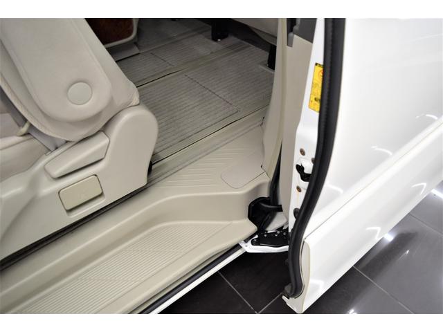 エスティマ ２．４アエラス　Ｇエディション　Ｂｌｕｅｔｏｏｔｈ　ナビ　地デジＴＶ　フルセグ　バックカメラ　スマートキー　フォグランプ　クルーズコントロール　オットマン　デュアルエアコン　両側パワースライドドア（41枚目）