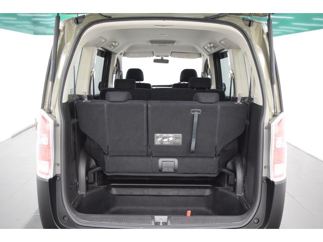 ステップワゴン Ｇ　Ｌパッケージ　地デジナビ　バックカメラ　後席モニター　フルフラット　ＭＴタイヤ　ルーフラック　ＥＴＣ　ＨＩＤ　オートライト　オートエアコン　ブラックアウトホイール　フローリングフロア　両側パワースライドドア（23枚目）