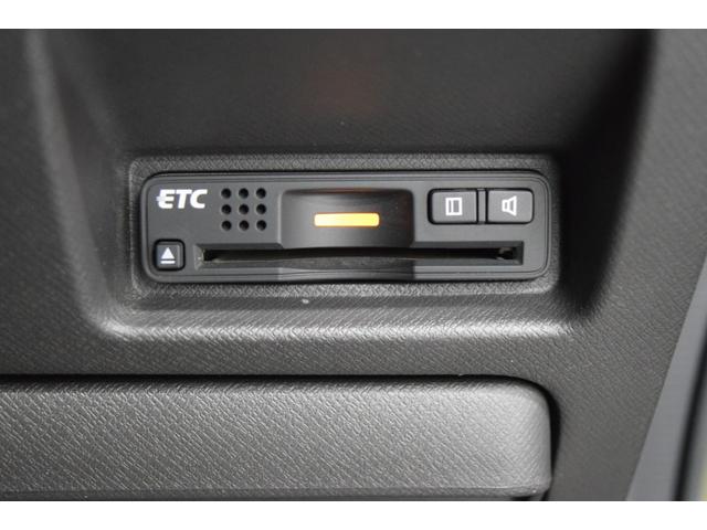 ステップワゴン Ｇ　Ｌパッケージ　地デジナビ　バックカメラ　後席モニター　フルフラット　ＭＴタイヤ　ルーフラック　ＥＴＣ　ＨＩＤ　オートライト　オートエアコン　ブラックアウトホイール　フローリングフロア　両側パワースライドドア（30枚目）