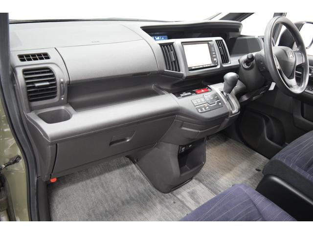 ステップワゴン Ｇ　Ｌパッケージ　地デジナビ　バックカメラ　後席モニター　フルフラット　ＭＴタイヤ　ルーフラック　ＥＴＣ　ＨＩＤ　オートライト　オートエアコン　ブラックアウトホイール　フローリングフロア　両側パワースライドドア（39枚目）
