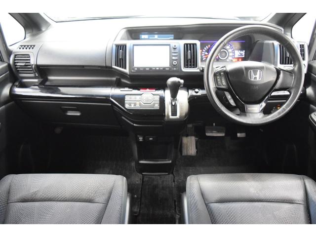 ステップワゴンスパーダ Ｚ　全周囲カメラ　後席モニター　両側パワースライドドア　フルセグナビ　ＥＴＣ　ＨＩＤ　スマートキー　横滑り防止装置　オートライト　オートエアコン　マニュアルモード（11枚目）